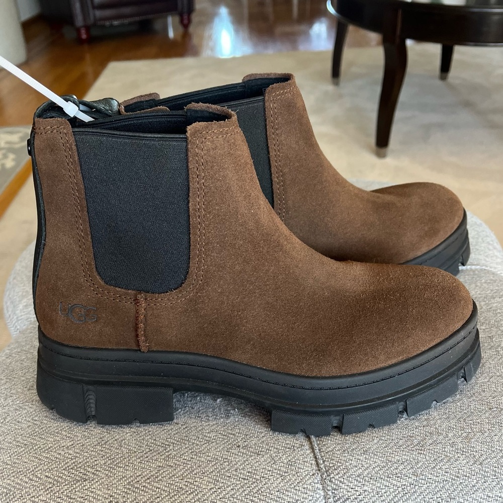 UGG Ashton Chelsea Suede
